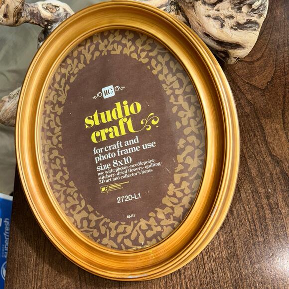NOS studio craft Vintage oval frame wood look gold vintage plastic 8 x 10 inch - Picture 4 of 10